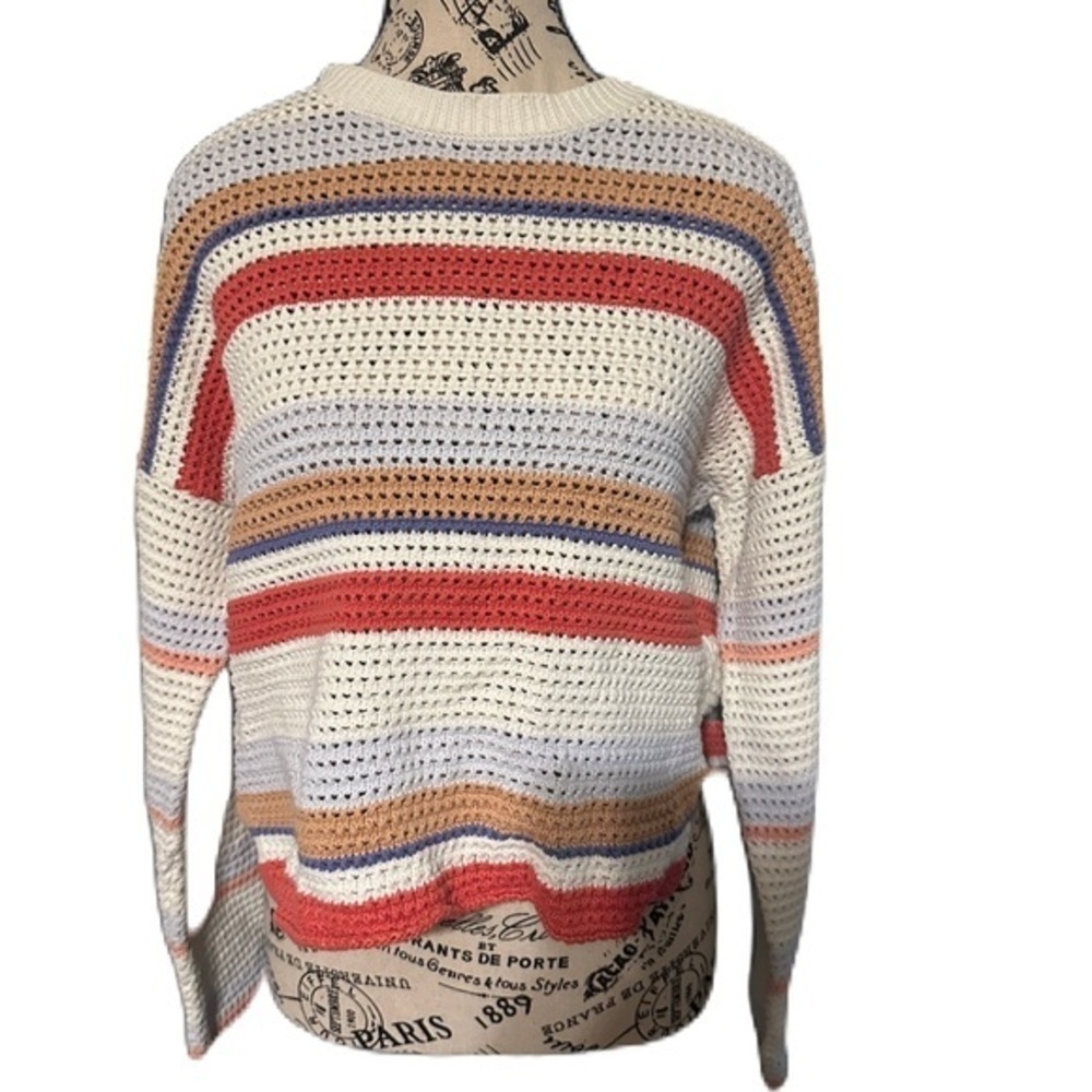 Joie sweater. No callouts.